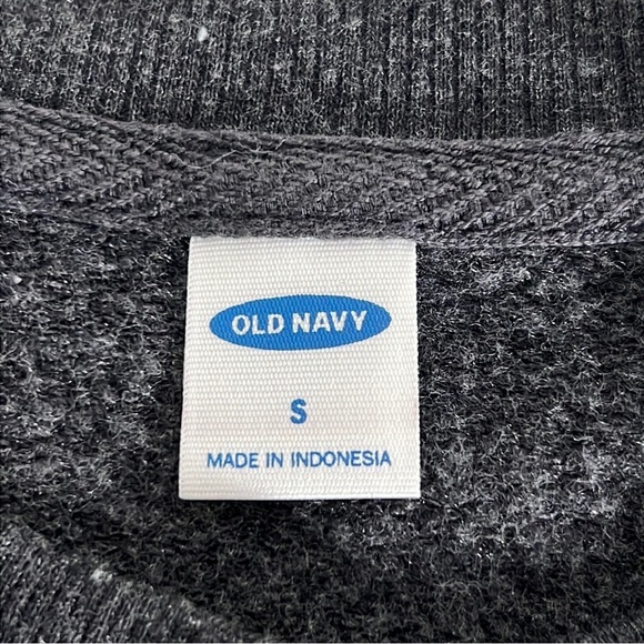 Old Navy Women’s Fleece Sweater - Picture 4 of 8